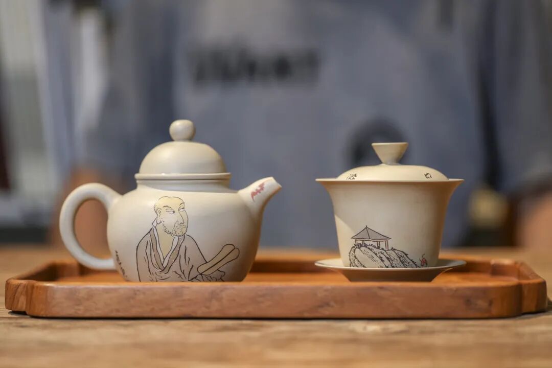 Gaiwan vs Teapot: Which One Should Beginners Use?