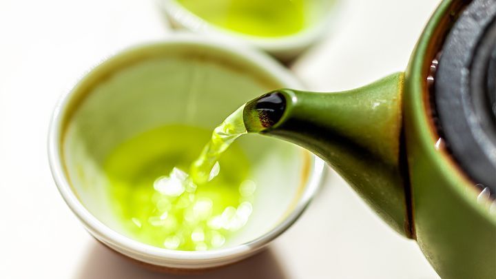 pouring-green-tea.jpg